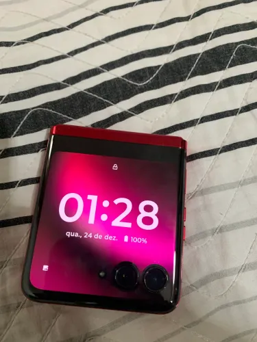 Celular para retirada de peças. Frontal quebrada, mas a tela da frente funciona.