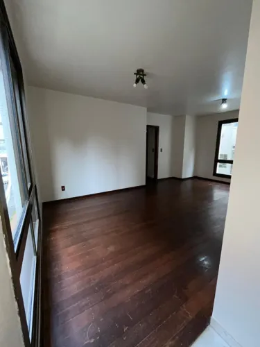 AMPLO APARTAMENTO DE 3 DORMITÓRIOS (1 SUÍTE) À VENDA NO BAIRRO FLORESTA - 105,67m²