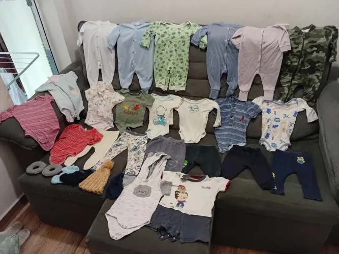 Vendo tudo por 100 reais roupas para bebê 