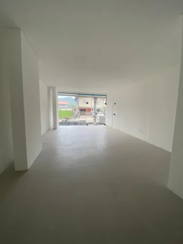 Aluga-se Sala Comercial no Perequê, Porto Belo/SC