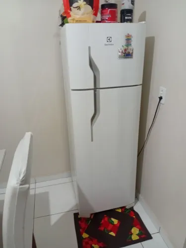 Geladeira Electrolux 260L