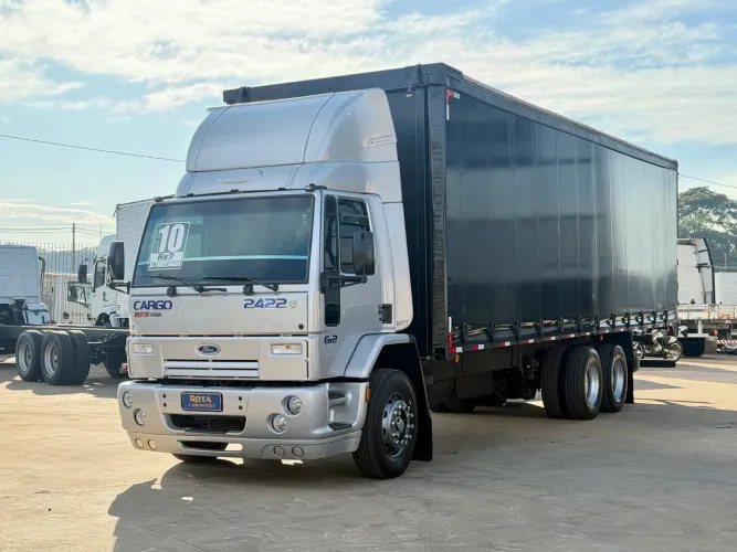 Ford cargo 2422 6x2 bau sider 2010