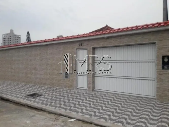 Espaçosa Casa Térrea 3 Suítes à Venda em Flórida, Praia Grande