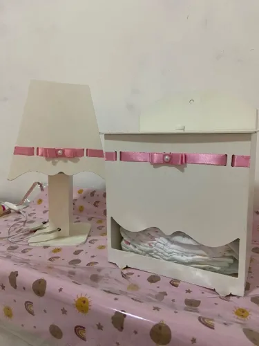 Abajur e porta fraldas 