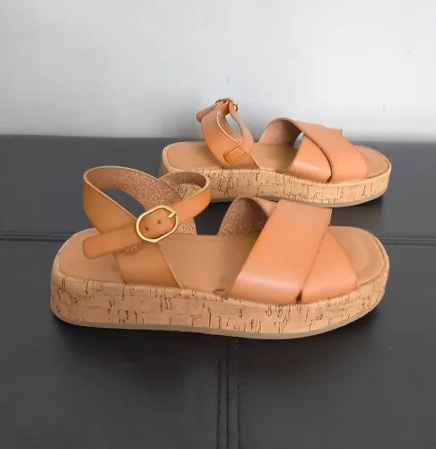Sandália Infantil Plataforma ZARA - Tamanho 31 - caramelo - muito pouco usada