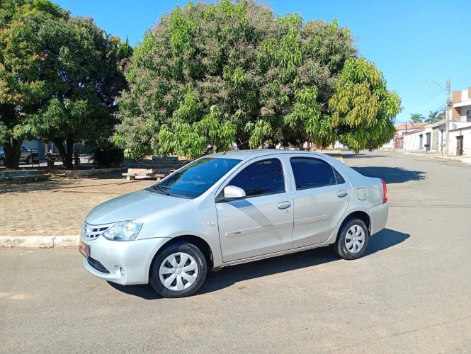 Toyota Etios X Sedan 1.5 Flex 16V 4P Mec. 2014