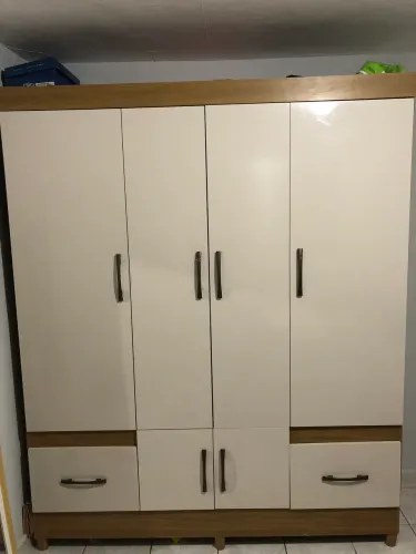Vende-se guarda roupa de casal