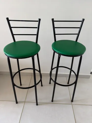 Duas cadeiras bistrô 