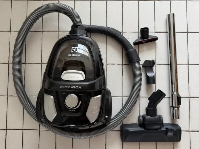 Aspirador de pó Electrolux EasyBox