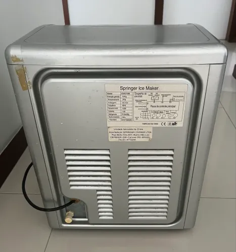 Máquina de fazer gelo