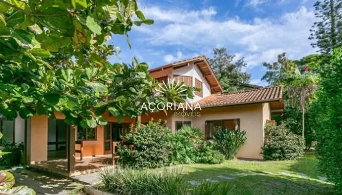 Casa para Locação no Condomínio Jardim Rio Tavares com 5 Suítes e 347 m²