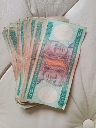 20 notas de 200 cruzeiros