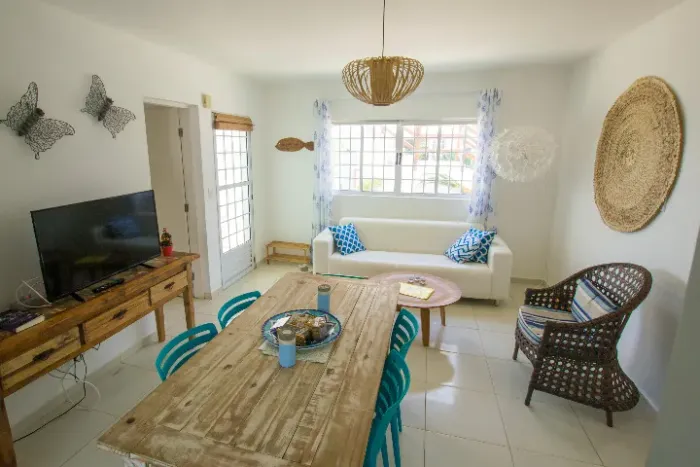 Aluguel: Apartamento 3 Quartos Frente ao Mar - Condomínio com Piscina & Jardim