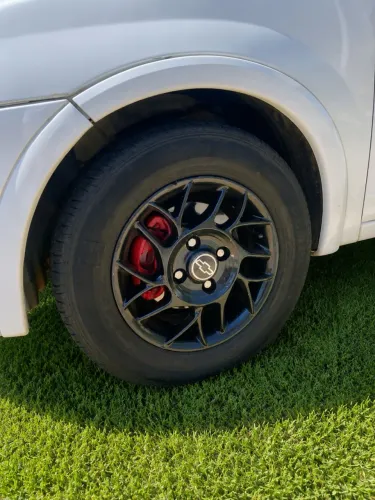 JOGO DE RODAS ARO 13 COM PNEUS - PRONTO PARA INSTALAR