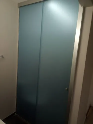 Porta de vidro lado fosco não aparece outro lado