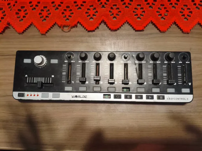 Controlador MIDI Worlde EasyControl.9