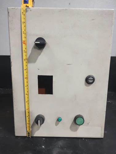 Caixa metálica para quadro de comando elétrico 