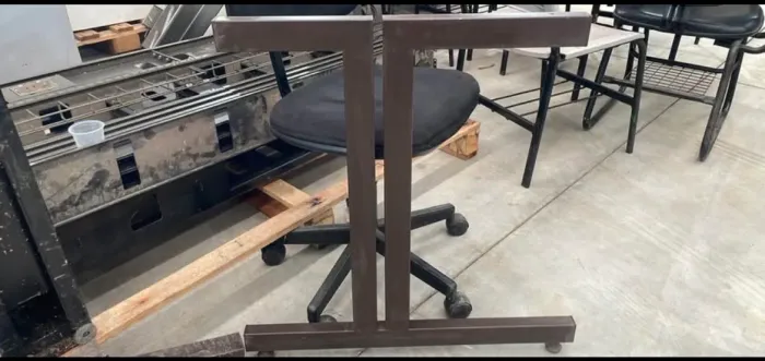Pé de mesa de ferro