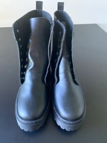 Bota coturno nova - sem cadarço 