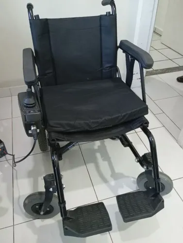 Cadeira de rodas elétrica