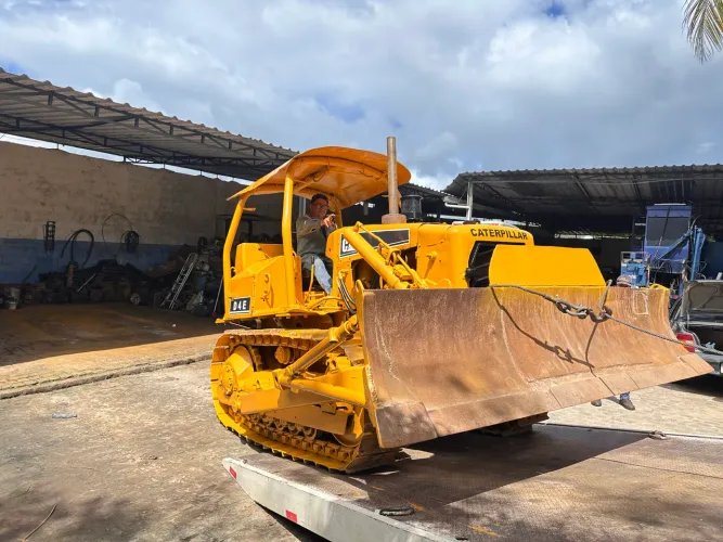 Trator de esteira D4E