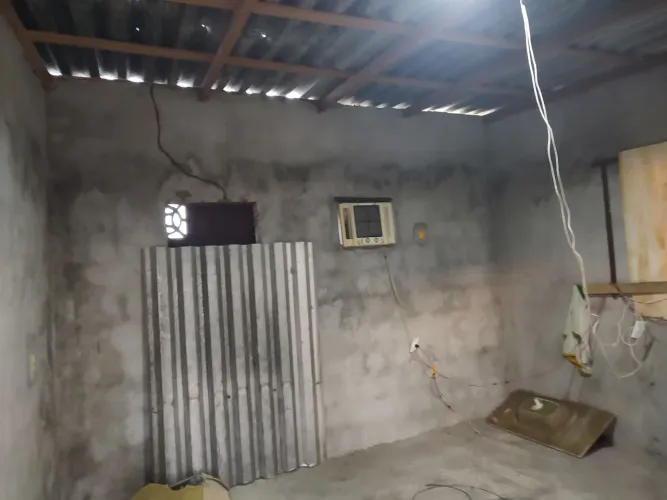 Vende-se terreno com uma casinha em acabamento, terreno Med 20×30 valor 30 mil 