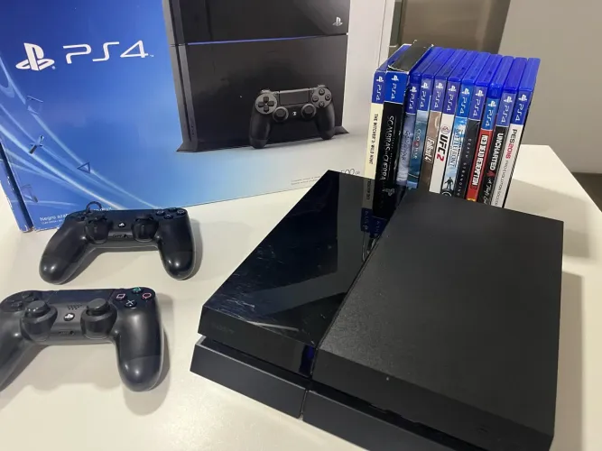 ? PS4 500GB + 2 Controles + 10 Jogos