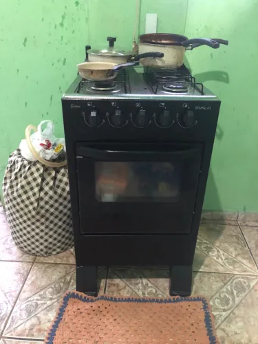 Fogão semi novo ,com 3 meses de uso