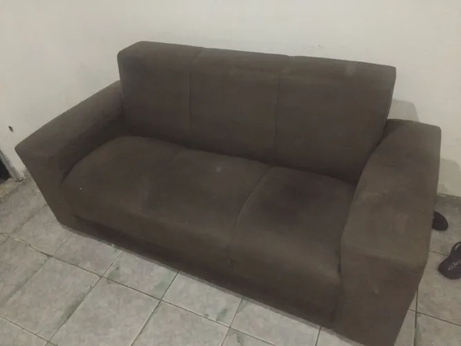Sofá três lugares