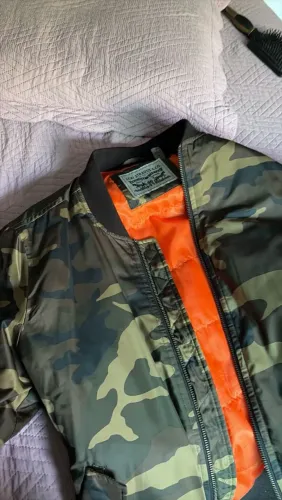 Jaqueta Bomber MA- 1Flight camuflada da Levi's 