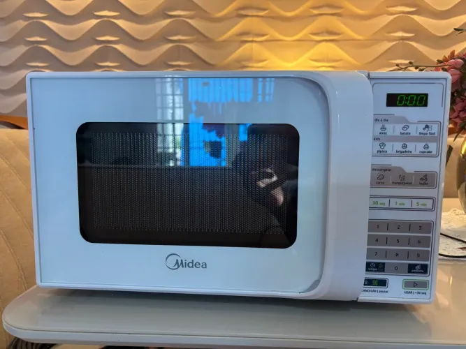 Microondas Midea, semi novo.