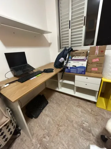 Mesa de escritório em L