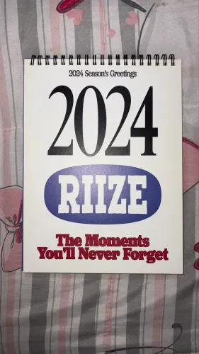 calendário de mesa oficial do kit RIIZE 2024 Season's Greetings,