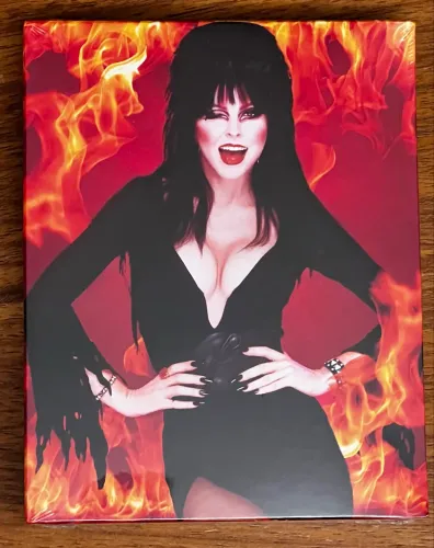Elvira - A Rainha das Trevas (Blu-ray) + As Loucas Aventuras de? (DVD) - lacrados e raros
