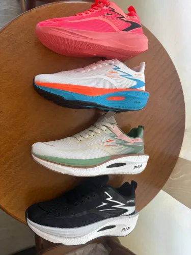 Tênis de corrida com Placa - Todos novos!