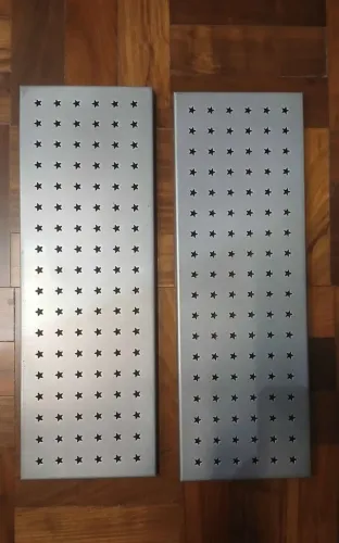 Murais metálicos em ótimo estado