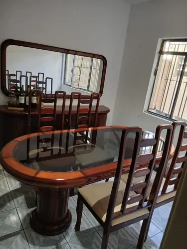 Mesa de jantar 6 cadeiras,aparador e espelho em madeira