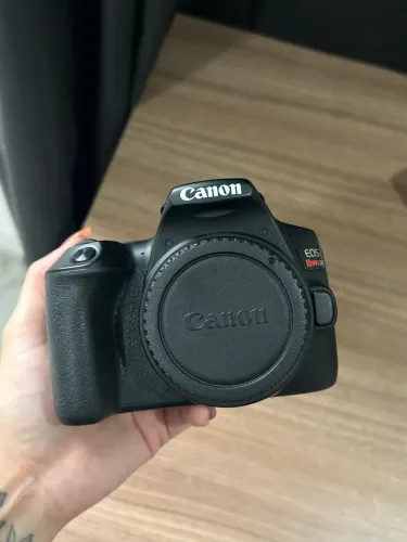 Vendo câmera cânon Slr3 pouquíssima usada