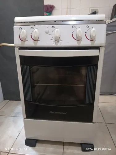 Fogão usado. Excelente forno e em perfeito funcionamento.