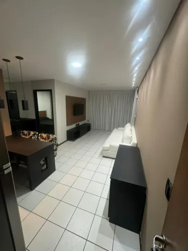 Quarto e sala, uma quadra da praia.