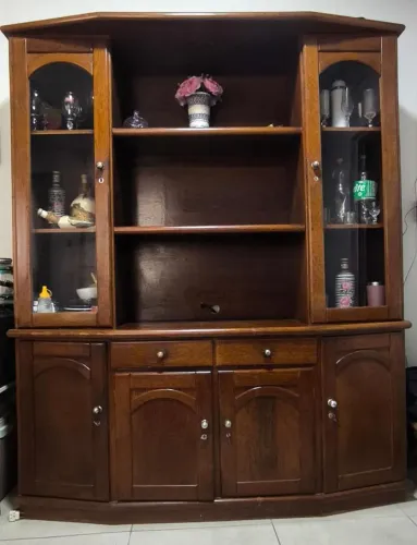 Vendo cristaleira.