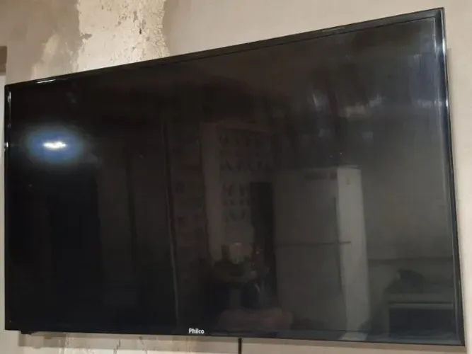TV Philco LED 39" HD HDMI USB com Suporte de Parede