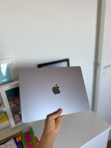 MacBook M2 2022