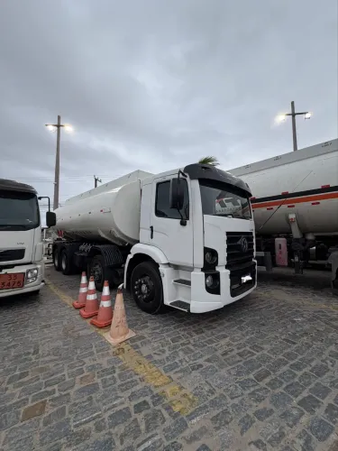 Caminhão tanque a venda