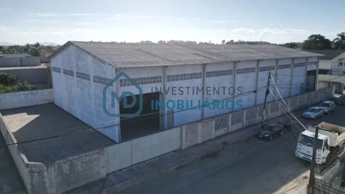 Galpão com 1.146m² com área total de 1.800m² com banheiro e vestiários em Jacaraípe