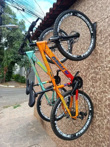 Bicicleta grau na quebrada alfameq