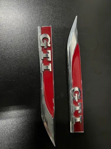 Vendo emblema Gti original para 2 lados