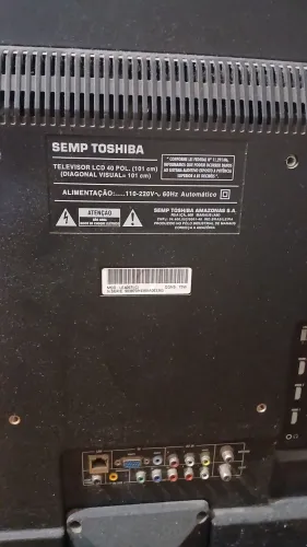 TV Semp Toshiba 40p LCD.