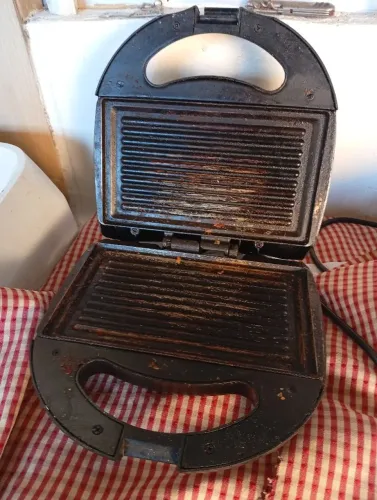 Forma de Assar Pão Elétrica em bom estado