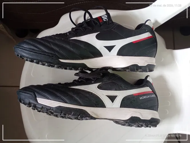 Chuteira society Mizuno
